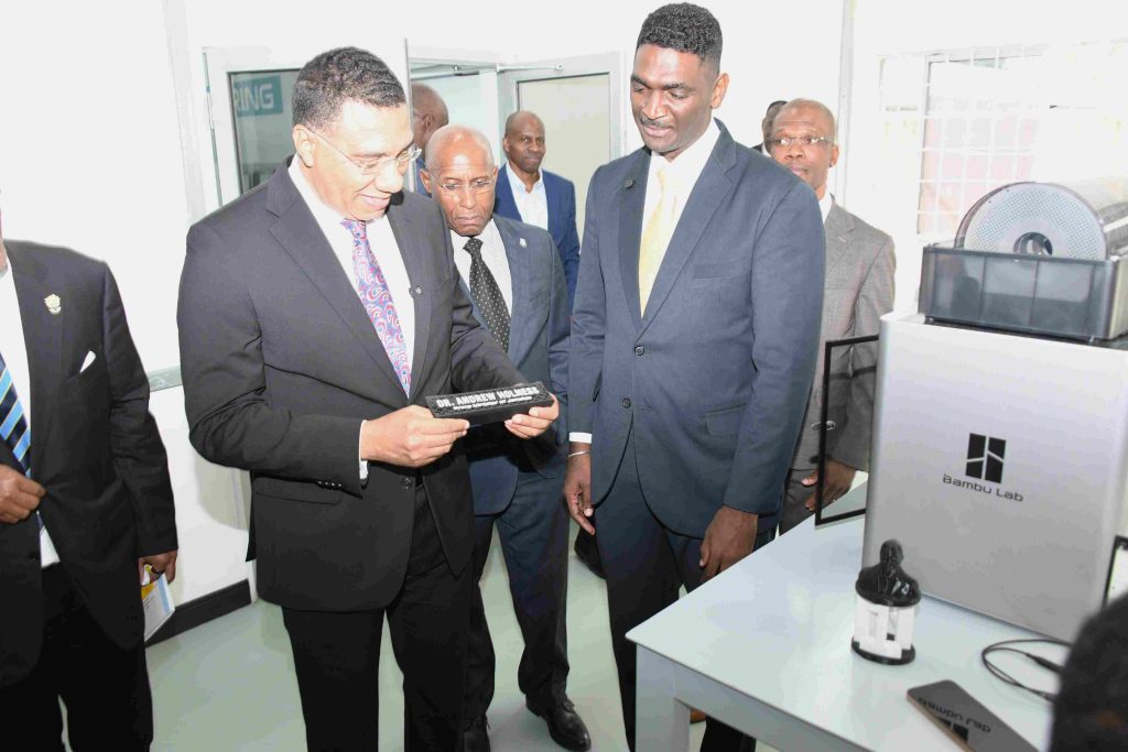 Pirme Minister at UTech, Ja IMEK lab