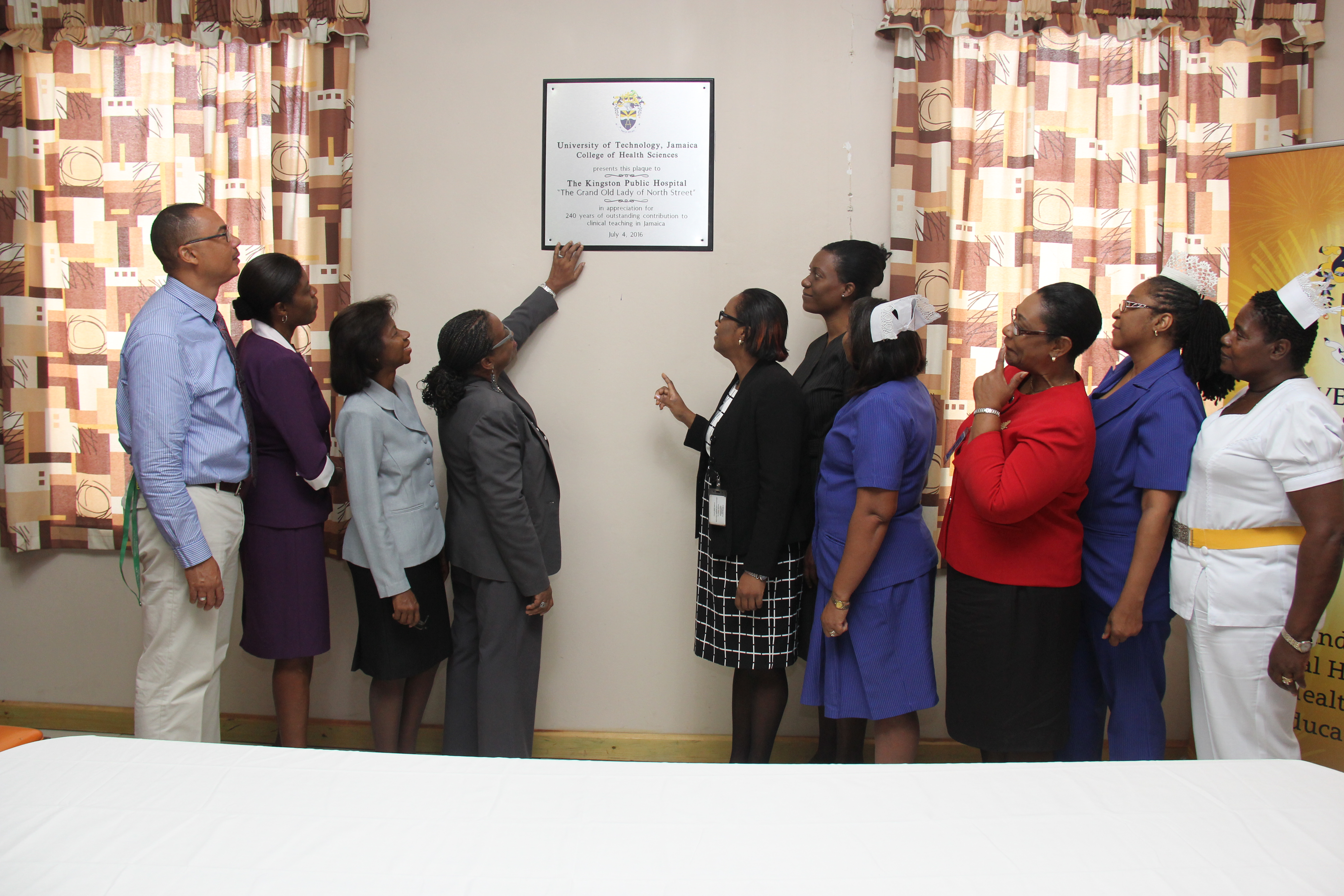 UTech, Jamaica Presents Appreciation Plaque to KPH